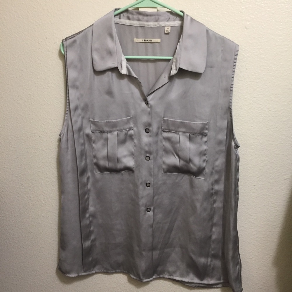 New J Brand gray sleeveless buttoned blouse